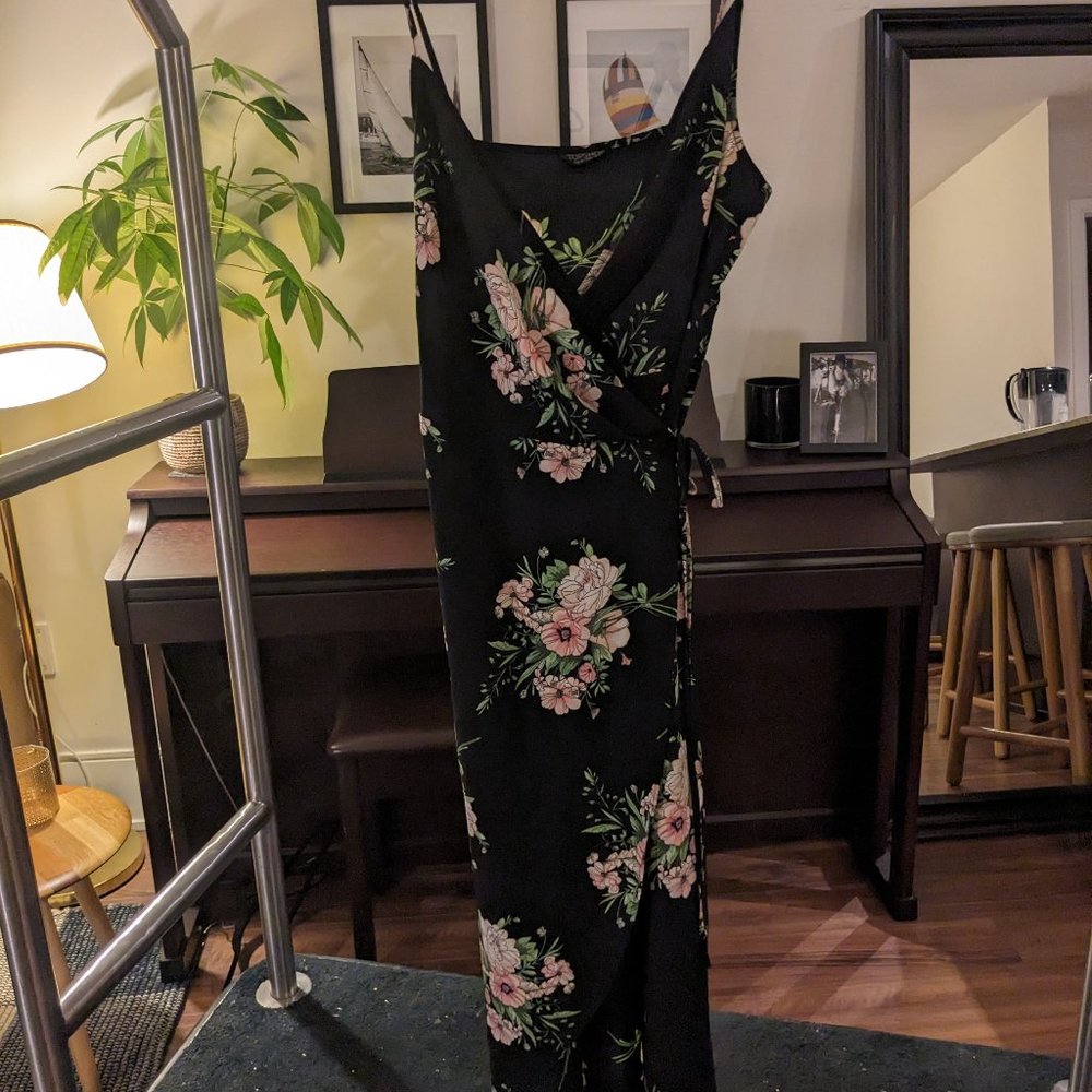 TOPSHOP - Floral V-Neck Dress (Size US 8)